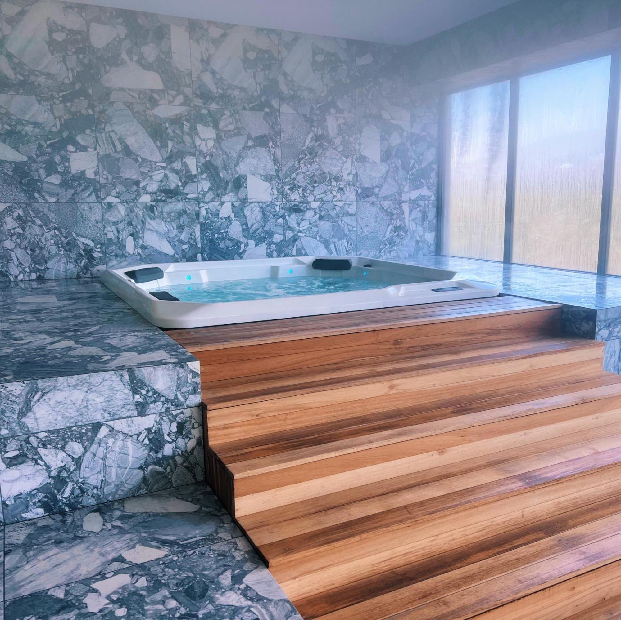 En La Carolina Con Piscina Y Jacuzzi * Quito